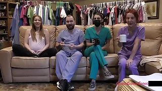 怀孕的护士 Nova Maverick 偷偷溜进坦帕医生的诊所，使用新的超声波机器检查自己@GirlsGoneGyno Reup