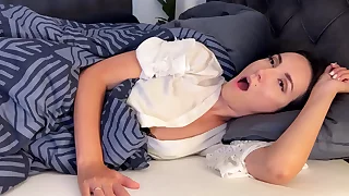 继子在雨夜与继母做爱